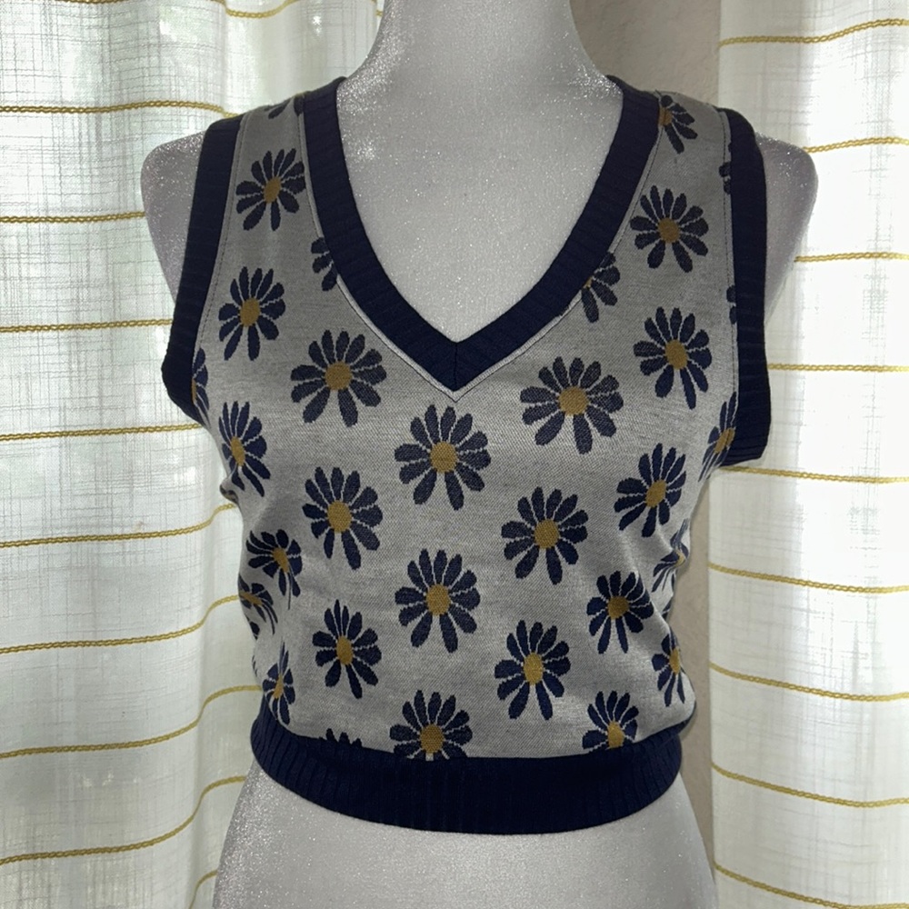 Mixed Threads Houndstooth cropped sweater vest
